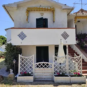 https://la-casetta-san-vincenzo.it-tuscanyhotel.com